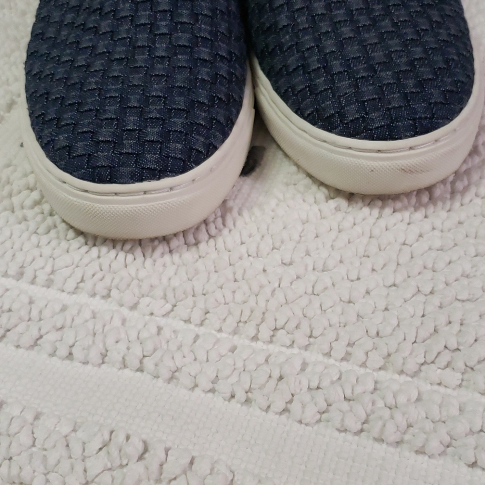 VINCE CAMUTO SNEAKERS - Picture 8 of 11